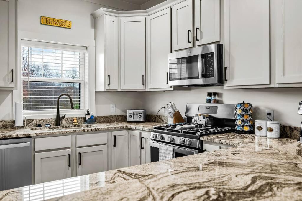 *Dog Friendly*Modern Home-Minutes To Dollywood, Gatlinburg, Smoky Mountains & Pigeon Forge! Buitenkant foto